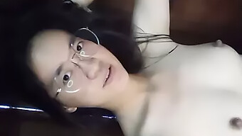 Milf Á Đông Dễ Thương Thủ Dâm Trong Video Tự Quay Tại Nhà