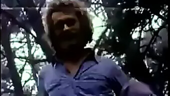 Film Clasic Din 1975 Cu O Adolescentă Rebelă Și Escapadele Ei Sălbatice