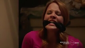 Katie Leclerc Bâillonnée Et Attachée Dans Une Vidéo Bdsm