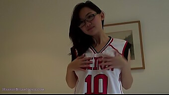 Busty Asiatisk Cosplay-Jente I Kuroko'S Basket-Manga