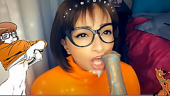 Latina Camgirl Velma Neemt De Grote Lul Van Een Monster In Deze Hete Video